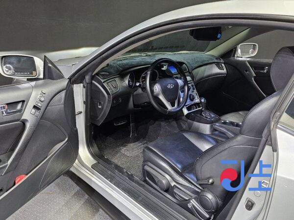 Hyundai Genesis grey - KMHHT61DP9U009768 - Image 11