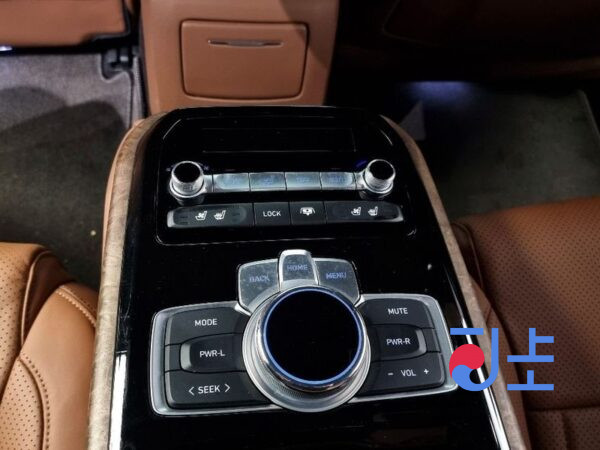 Genesis G90 black - KMHG341DDKU059700 - Image 19