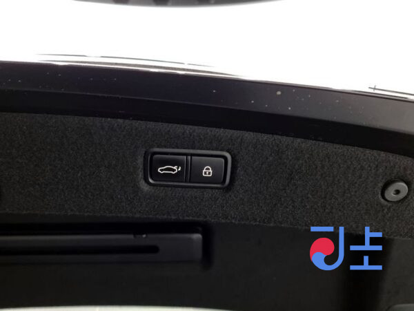 Genesis G90 black - KMHG341DDKU059700 - Image 20