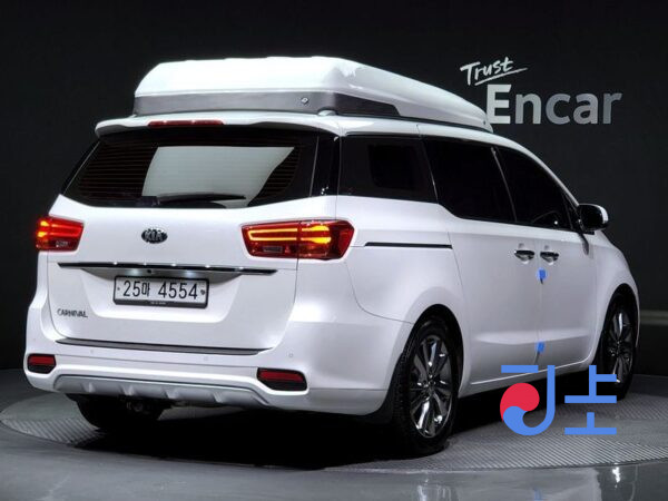 Kia Carnival white - KNAME811BKS547275 - Image 2