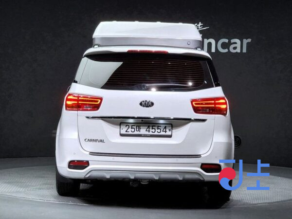 Kia Carnival white - KNAME811BKS547275 - Image 4