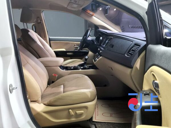 Kia Carnival white - KNAME811BKS547275 - Image 10