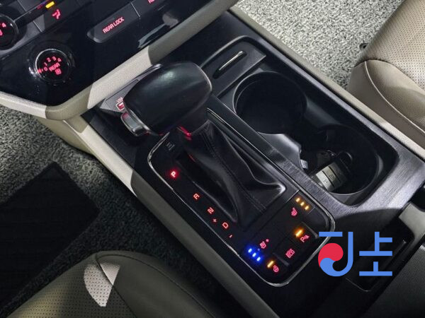 Kia Carnival black - KNANB81ABJS416407 - Image 9