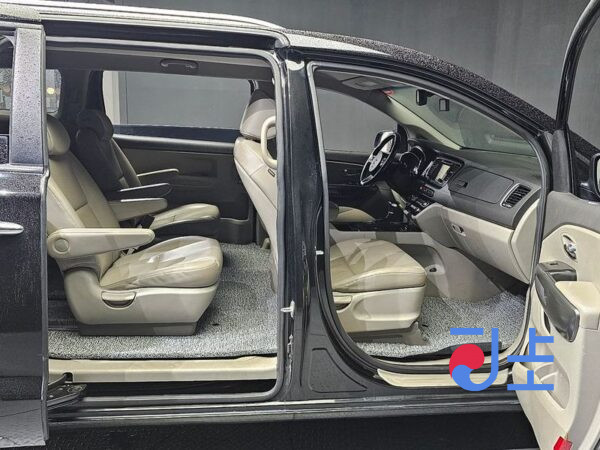 Kia Carnival black - KNANB81ABJS416407 - Image 11