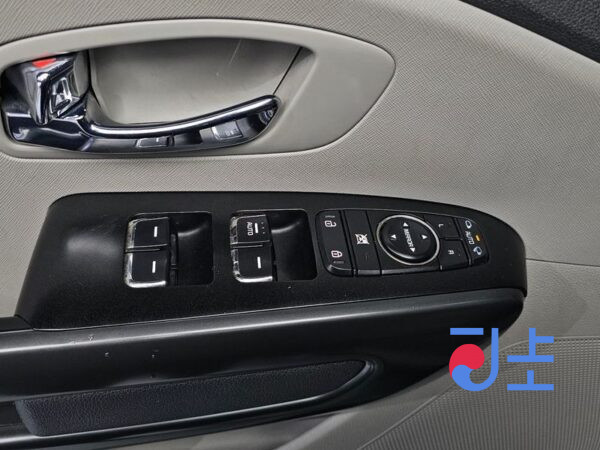Kia Carnival black - KNANB81ABJS416407 - Image 17