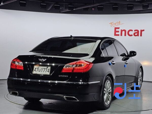 Hyundai Genesis black - KMHGC4DD2DU249176 - Image 2