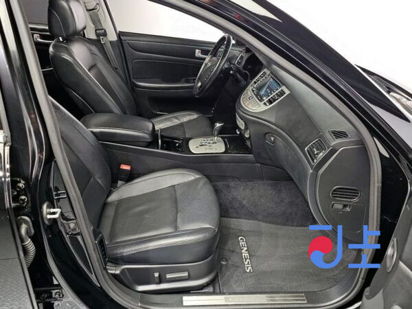 Hyundai Genesis black - KMHGC4DD2DU249176 - Image 11