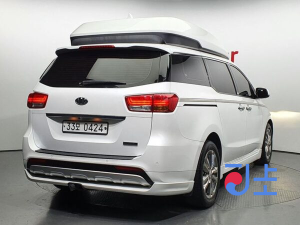 Kia Carnival white - KNAME811BHS288234 - Image 2
