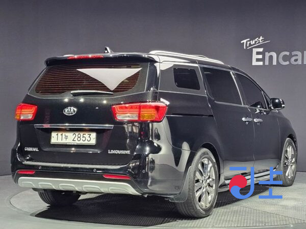 Kia Carnival black - KNAMB81ABGS107213 - Image 2