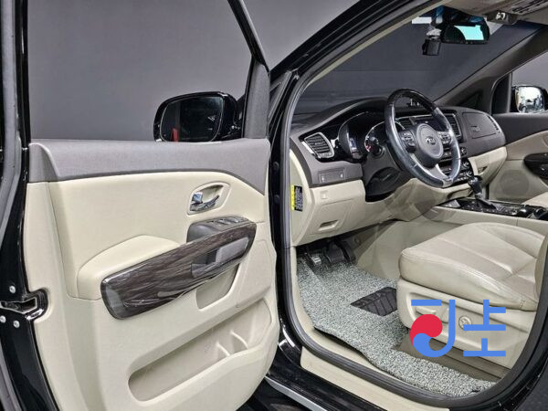 Kia Carnival black - KNAMB81ABGS107213 - Image 10