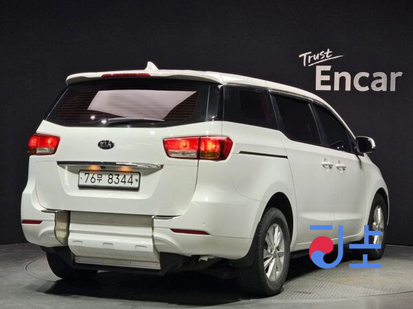 Kia Carnival white - KNHMF37A-36486732 - Image 2