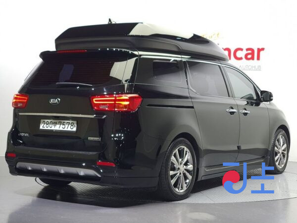 Kia Carnival black - KNAME81ABLS635581 - Image 2