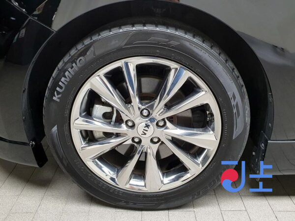Kia Carnival black - KNAME81ABLS635581 - Image 5