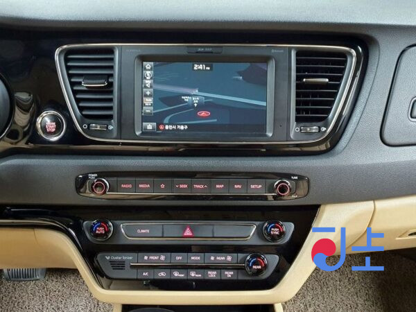 Kia Carnival black - KNAME81ABLS635581 - Image 15