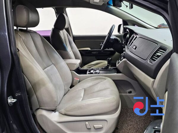 Kia Carnival grey - KNAME81ABFS076005 - Image 10