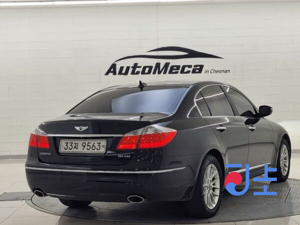 Hyundai Genesis black - KMHGB41ABBU138035 - Image 3