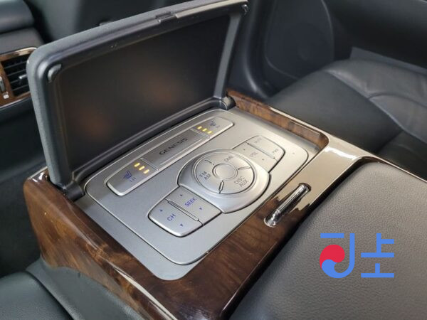 Hyundai Genesis black - KMHGB41ABBU138035 - Image 12