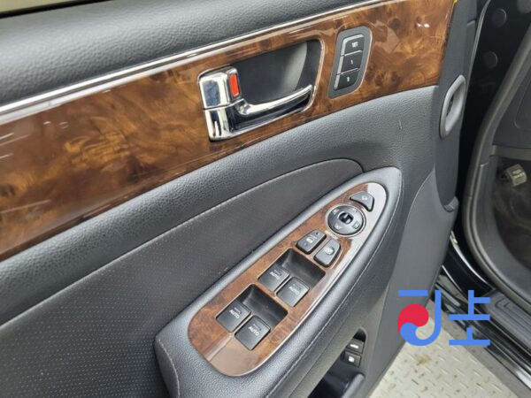 Hyundai Genesis black - KMHGB41ABBU138035 - Image 13