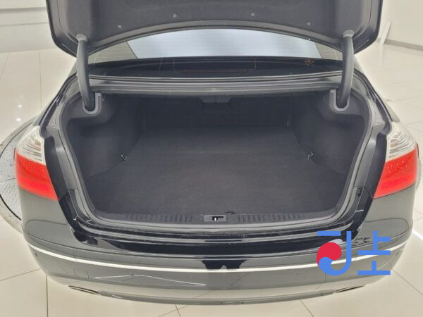 Hyundai Genesis black - KMHGB41ABBU138035 - Image 19