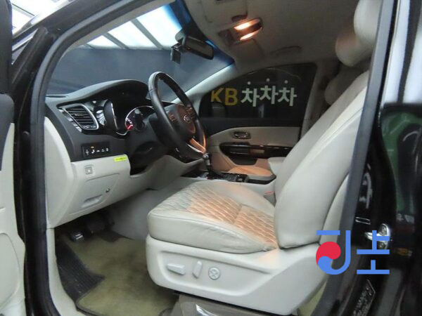 Kia Carnival black - KNAME811BJS352469 - Image 5