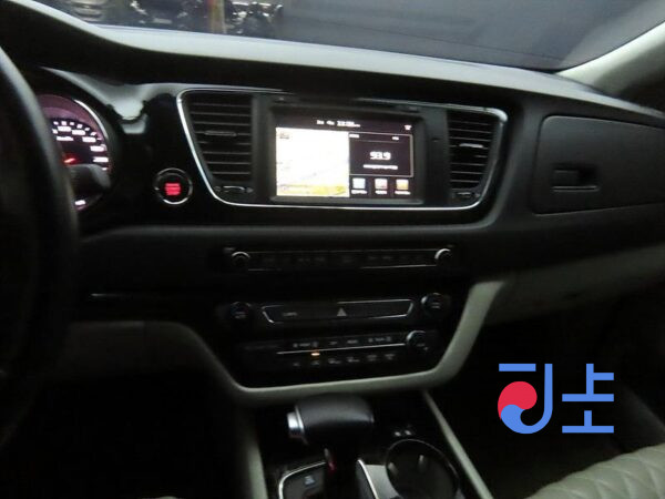 Kia Carnival black - KNAME811BJS352469 - Image 10