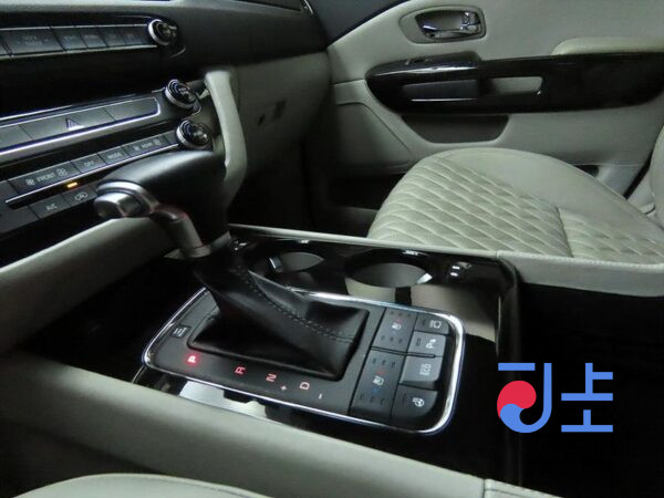 Kia Carnival black - KNAME811BJS352469 - Image 11