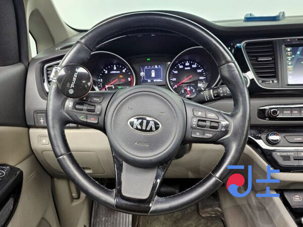 Kia Carnival white - KNHMF37ABFS030330 - Image 13