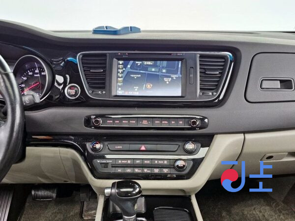 Kia Carnival white - KNHMF37ABFS030330 - Image 14