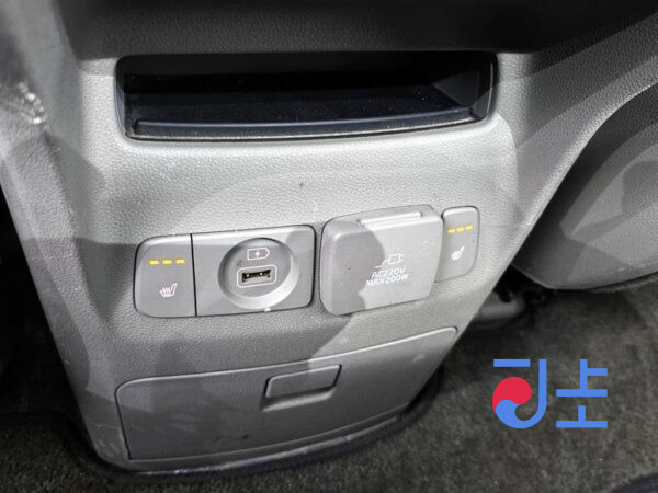 Kia Carnival white - KNHMF37ABFS030330 - Image 17