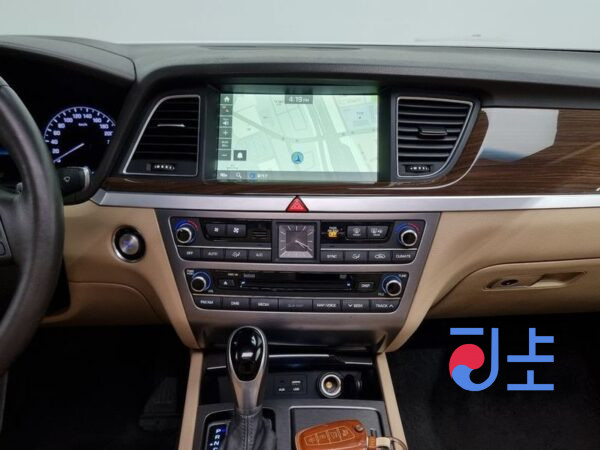 Hyundai Genesis white - KMHGM4DBGU152605 - Image 15