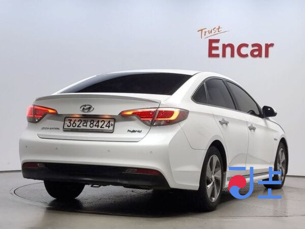 Hyundai Sonata white - KMHE5411BGA018392 - Image 2