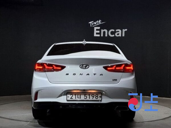 Hyundai Sonata white - KMHE341AGJA350473 - Image 4