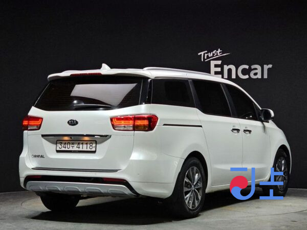 Kia Carnival white - KNAMB81ABJS376833 - Image 2