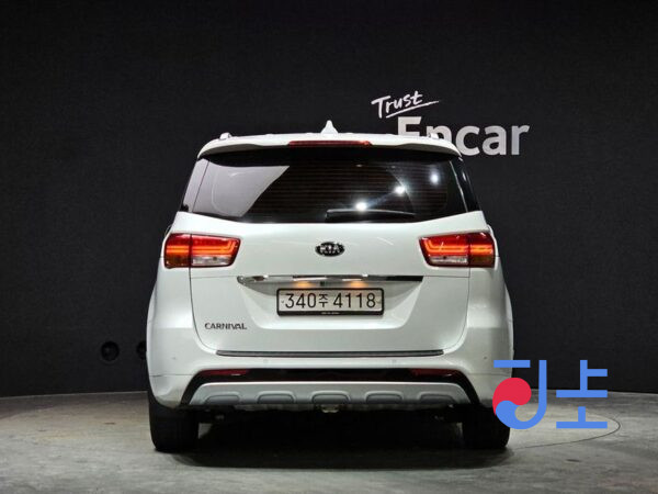 Kia Carnival white - KNAMB81ABJS376833 - Image 4