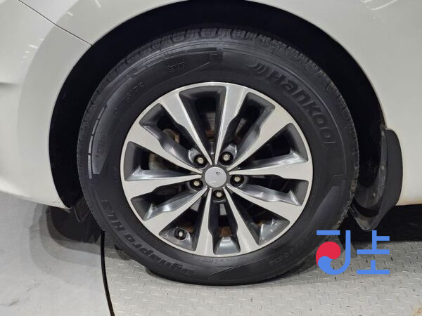 Kia Carnival white - KNAMB81ABJS376833 - Image 5