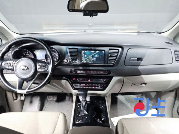 Kia Carnival white - KNAMB81ABJS376833 - Image 7