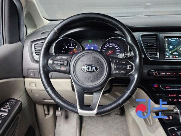 Kia Carnival white - KNAMB81ABJS376833 - Image 12