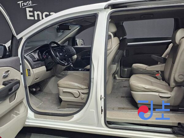 Kia Carnival white - KNAMB81ABJS376833 - Image 18