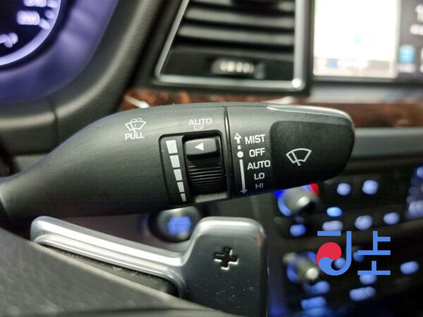 Hyundai Genesis white - KMHGL41DDFU021261 - Image 16