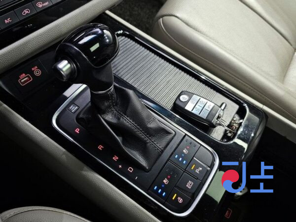 Kia Carnival black - KNAME81ABFS005135 - Image 9