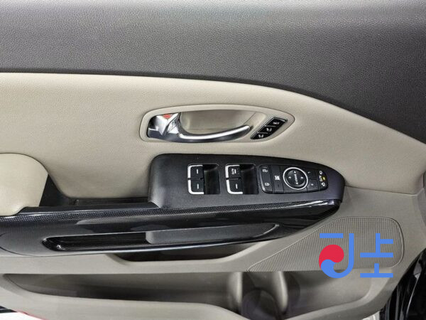 Kia Carnival black - KNAME81ABFS005135 - Image 17