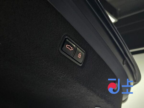 Genesis G90 blue - KMHG341HDMU094256 - Image 19