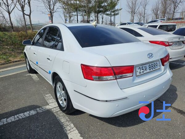 Hyundai Sonata white - KMHEU41MP9A721878 - Image 4