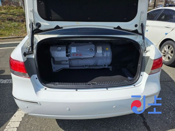 Hyundai Sonata white - KMHEU41MP9A721878 - Image 6