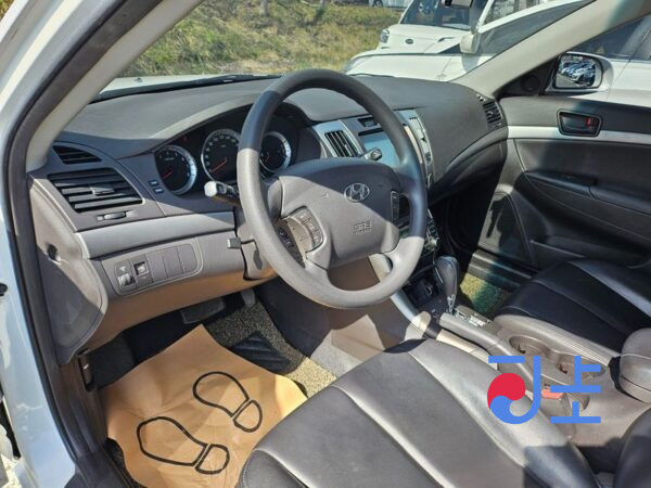 Hyundai Sonata white - KMHEU41MP9A721878 - Image 8