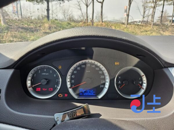 Hyundai Sonata white - KMHEU41MP9A721878 - Image 9