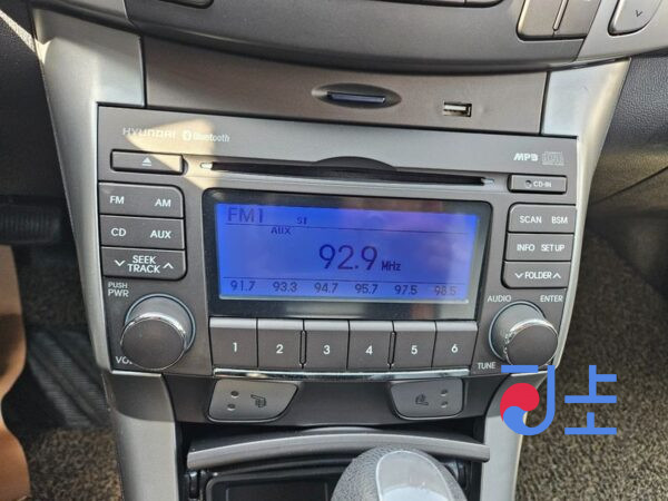 Hyundai Sonata white - KMHEU41MP9A721878 - Image 11