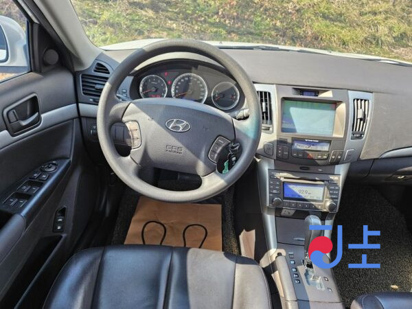 Hyundai Sonata white - KMHEU41MP9A721878 - Image 15