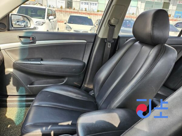 Hyundai Sonata white - KMHEU41MP9A721878 - Image 17