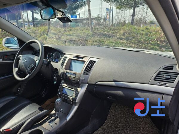 Hyundai Sonata white - KMHEU41MP9A721878 - Image 19